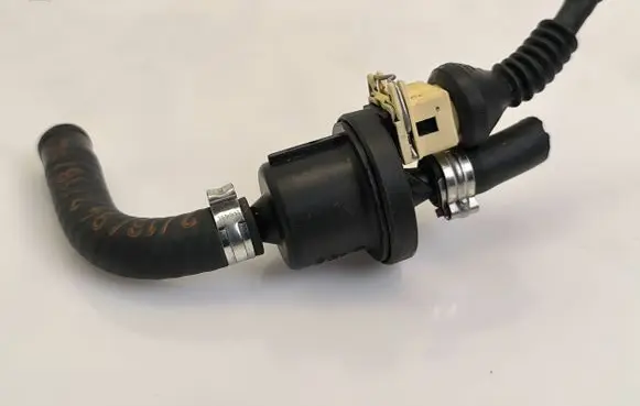 Audi A8 S8 D2 4D Fuel tank valve 0280142308 077133517C 443906102G