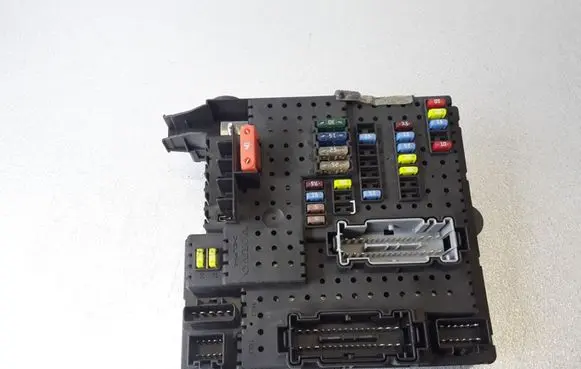 Volvo V70 Fuse module 8688264