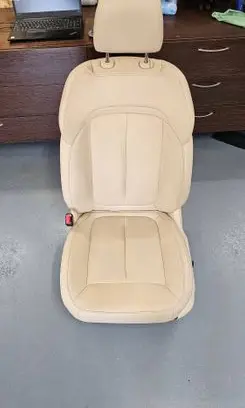 Jeep Grand Cherokee WL Front driver seat