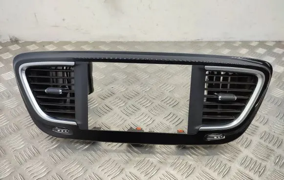 Chrysler Pacifica Dash center air vent grill 3907232R0 61868AF