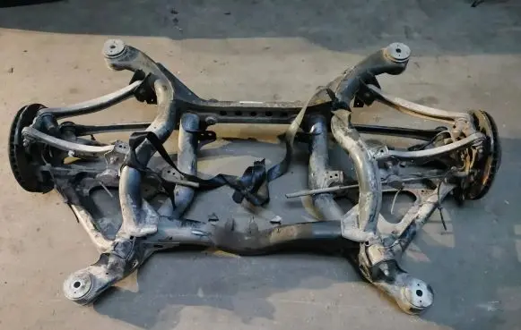 Volkswagen Touareg I Rear subframe 7L0500041 3427620 4D021997