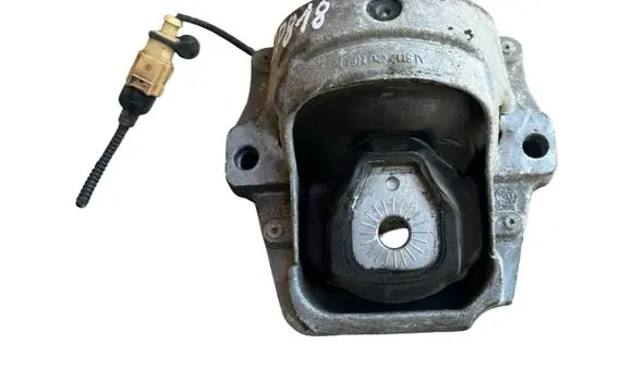 Engine mount bracket