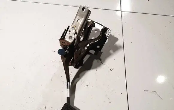 Lexus IS 220D-250-350 Brake pedal 