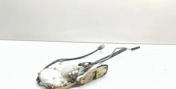 Honda CR-V Front door lock