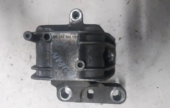 Volkswagen Touran I Engine mount bracket 1K0199262BB