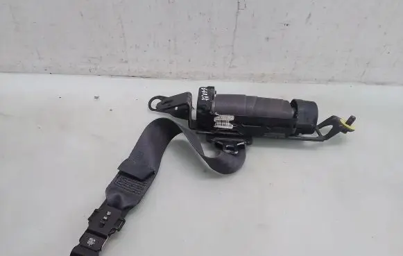 Volvo S60 Front seatbelt