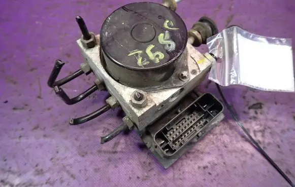 Skoda Roomster (5J) ABS Pump 6R0614117AD