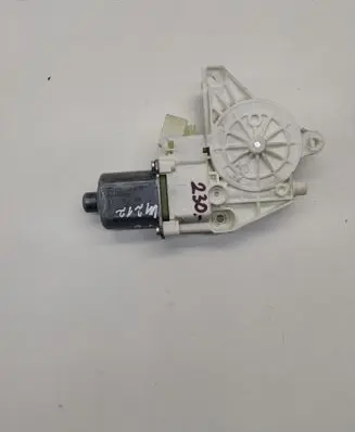 Mercedes-Benz E W212 Front door window regulator motor A2048200242