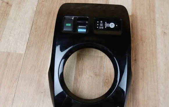 Nissan Leaf II (ZE1) Gear shifter surround trim plastic 969415SH0A
