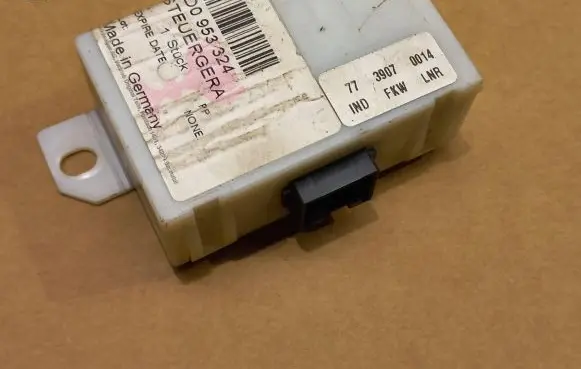 Audi A4 S4 B5 8D Immobilizer control unit/module 8D0953324