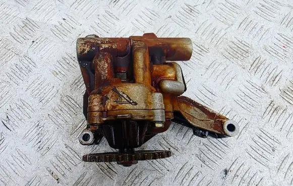 BMW 5 E39 Oil pump 1740965