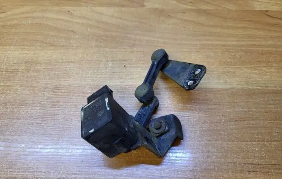 Rear air suspension level height sensor