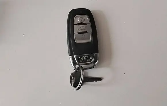 Audi A4 S4 B8 8K Ignition key/card 