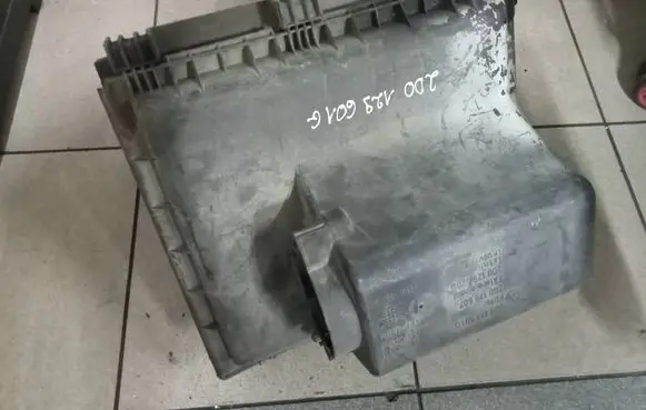 Volkswagen II LT Air filter box 2d0129601g