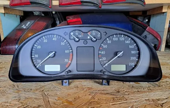 Volkswagen PASSAT B5 Speedometer (instrument cluster) 3B0919880 110008776001