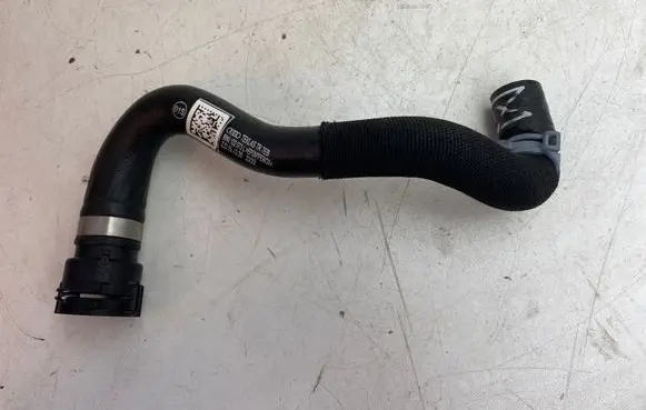 Audi A4 S4 B9 8W Engine coolant pipe/hose 8W0122073L
