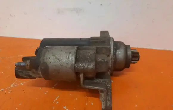 Volkswagen Polo IV 9N3 Starter motor 1005831281