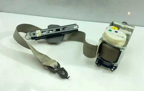 Mercedes-Benz GL X164 Front seatbelt A2118600688