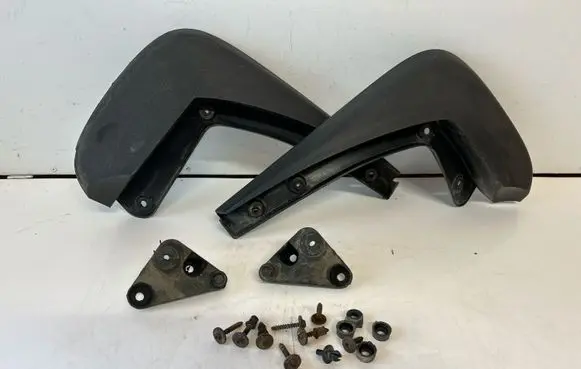 Opel Insignia A Rear bumper mounting bracket 13312910