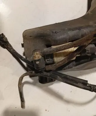 Citroen C4 I Windscreen/windshield washer pump