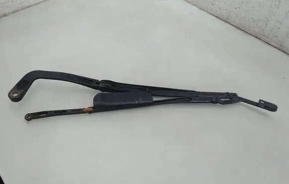 Front wiper blade arm