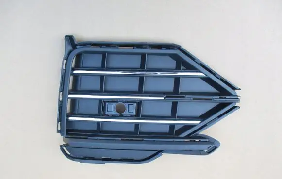 Volkswagen Touareg III Front bumper lower grill