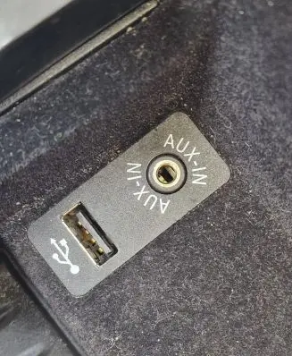 BMW 5 F10 F11 AUX in-socket connector 84109237653 9237653