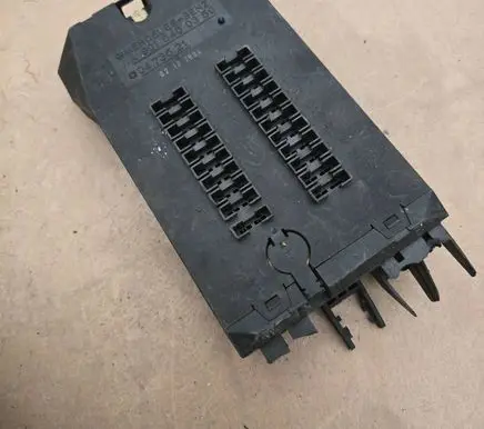 Mercedes-Benz Sprinter W901 W902 W903 W904 Fuse module A9015400350 02122004 0473521