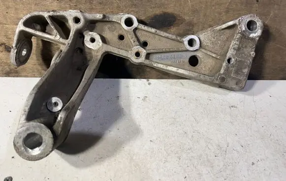 Volkswagen PASSAT B6 Engine mounting bracket 1K0199295F