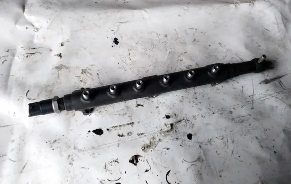 Volvo S60 Fuel main line pipe 0445215010 8658252