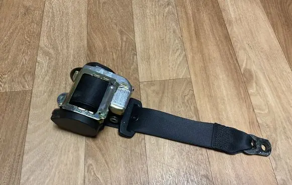 Mercedes-Benz A W168 Rear seatbelt 566187821