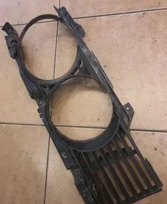 BMW 5 E34 Under headlight/headlamp trim 843175R