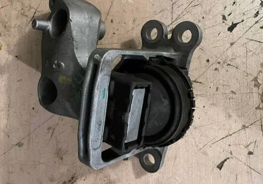 Nissan X-Trail T32 Engine mount bracket 112114BD0A