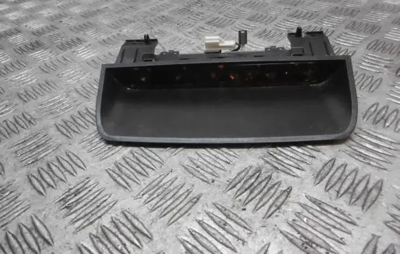 Chevrolet Lacetti Third/center stoplight