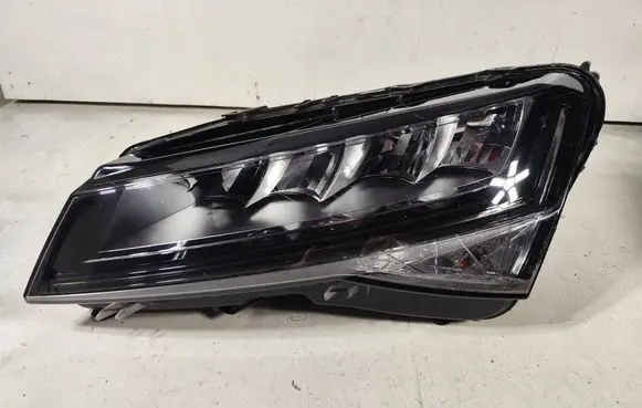 Skoda Superb B8 (3V) Headlight/headlamp 11500010690