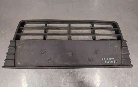 Ford Focus Front bumper lower grill BM5117K945A