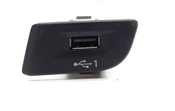 Audi Q2 - USB socket connector 81C035726