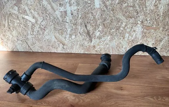 Engine coolant pipe/hose