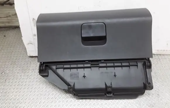 Glove box