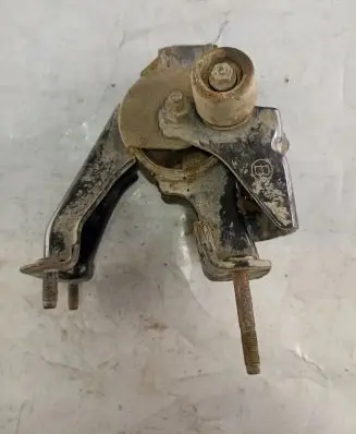 Toyota Corolla Verso E121 Engine mount bracket