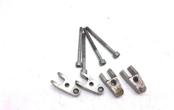 Mercedes-Benz CLK A209 C209 Fuel Injector clamp holder 