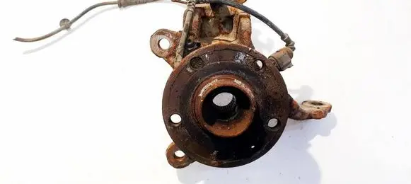 Volkswagen Touran I Front wheel hub 