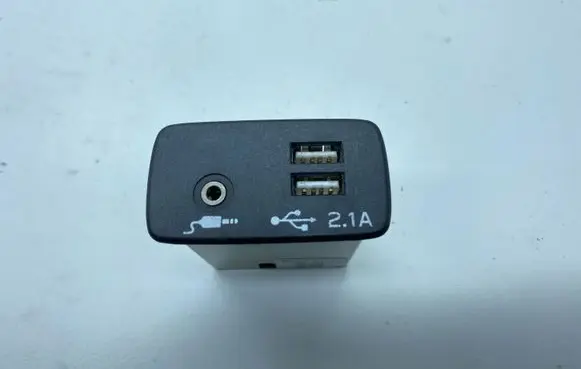 Subaru Forester SK USB socket connector 86257SJ131