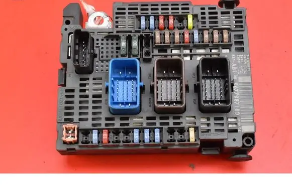 Citroen C4 II Fuse box set 9677987180