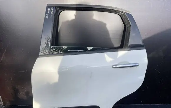 Fiat 500L Rear door