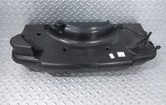 Audi A8 S8 D4 4H AdBlue liquid reservoir 4H0131873C 4H0131878 4H0131873A