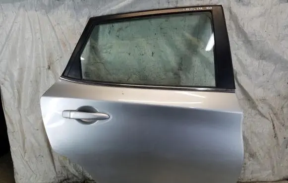 Nissan Pulsar Rear door