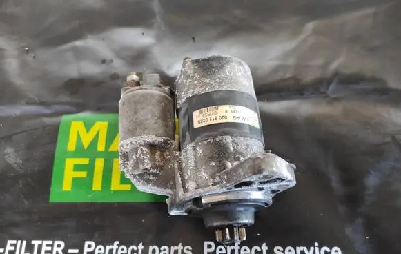 Volkswagen Golf V Starter motor 020911023s