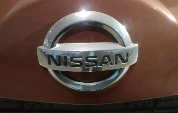 Manufacturer badge logo/emblem