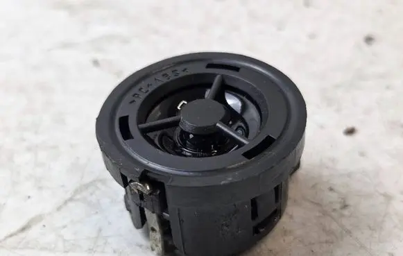 Front door high frequency speaker